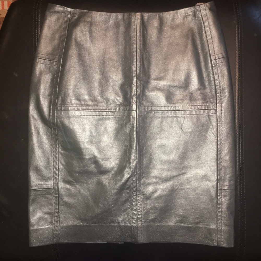 ❌SOLD❌ W By Worth Charcoal Gray Leather Pencil - Picture 1 of 8